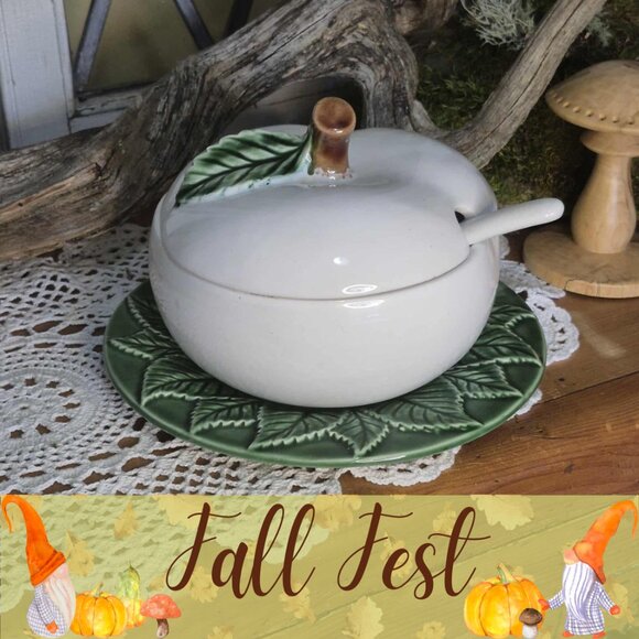 🍂 20% OFF - Vintage White Ceramic Apple-Shaped Tureen with Green Leaf Plate - Picture 1 of 15